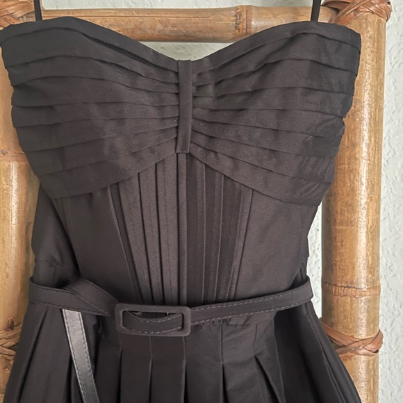 Classy black strapless dress with thin belt - Picture 4 of 7